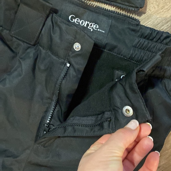 Unisex black snowpants size 7-8 youth - Picture 5 of 8